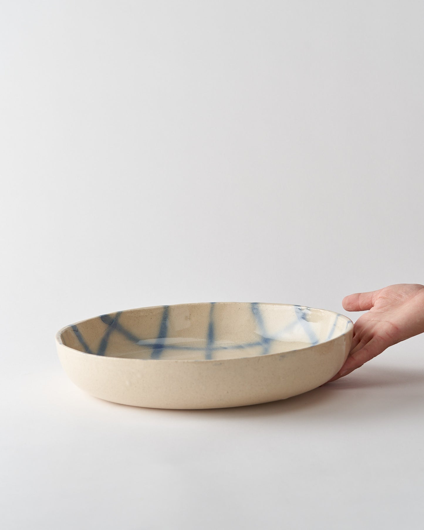 Big Serving Bowl / Brushed Grid
